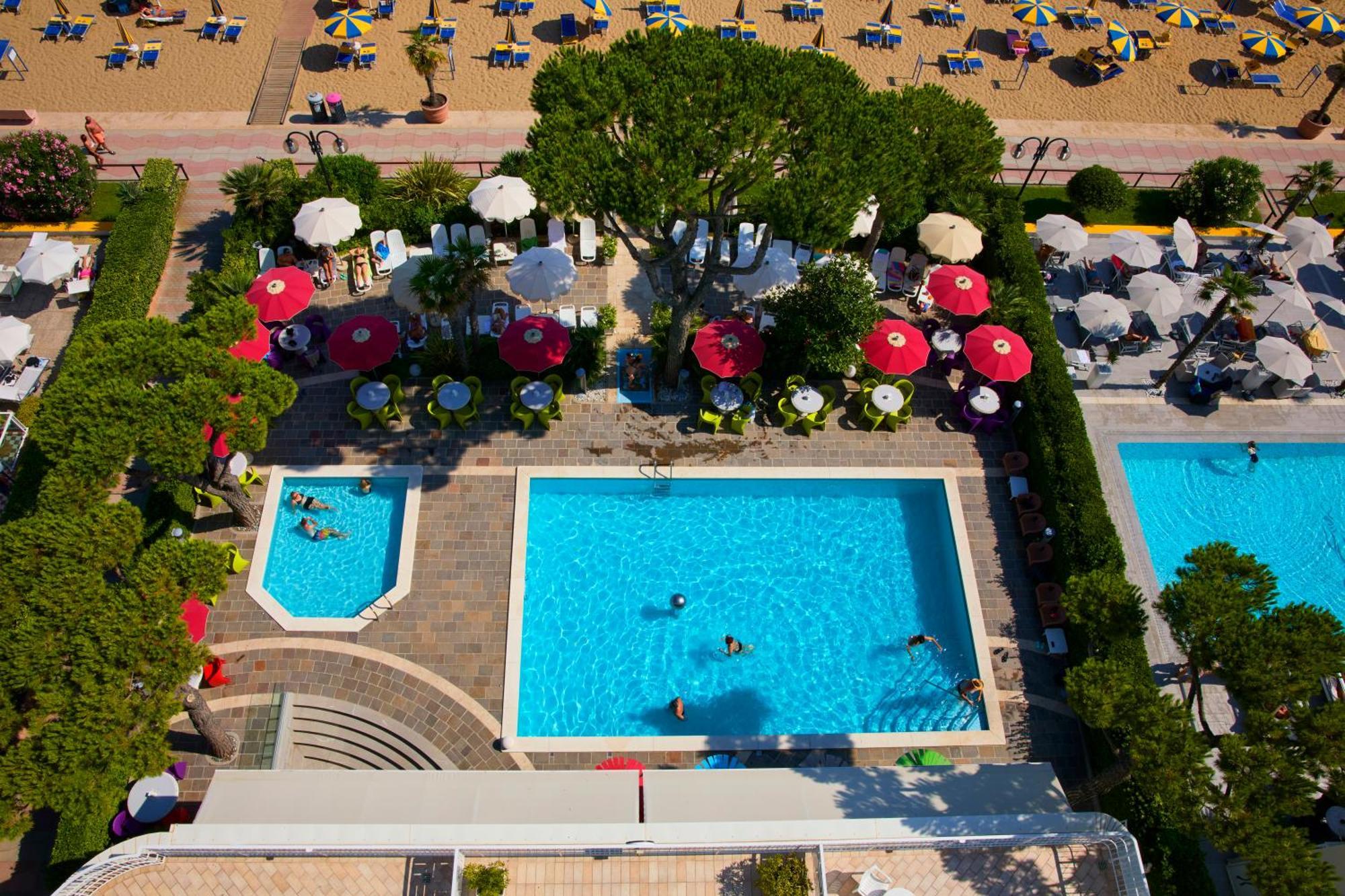 Termini Beach Hotel & Suites Лідо-ді-Єзоло Екстер'єр фото