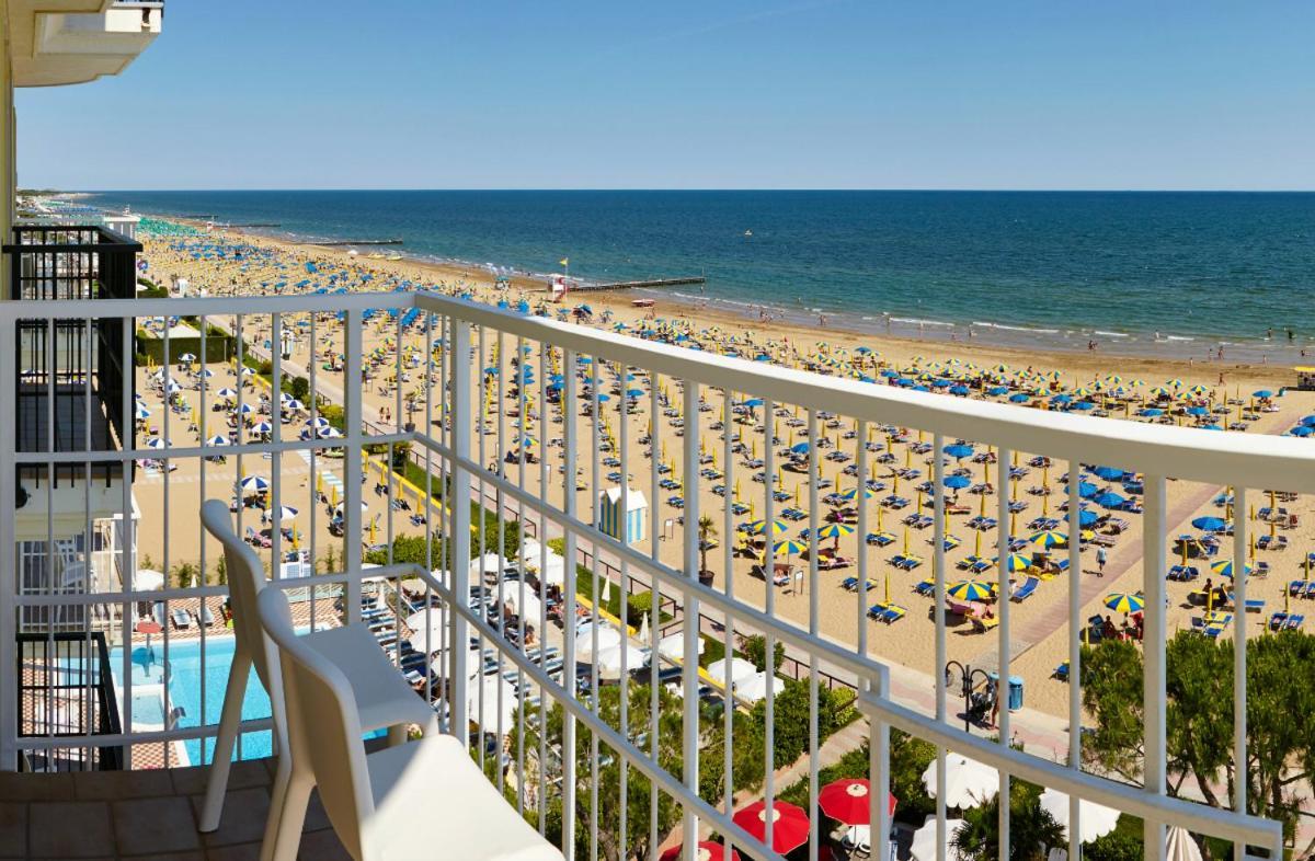 Termini Beach Hotel & Suites Лідо-ді-Єзоло Екстер'єр фото