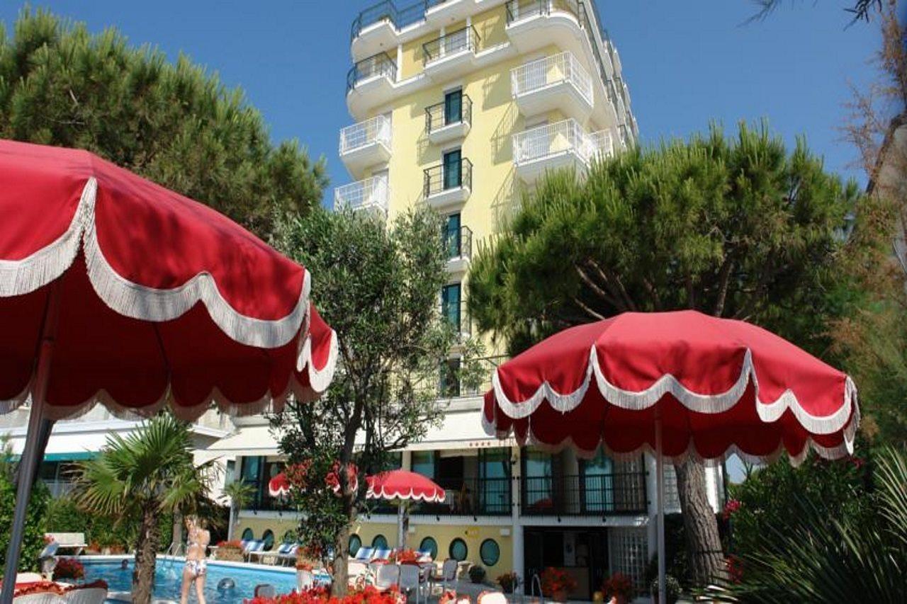 Termini Beach Hotel & Suites Лідо-ді-Єзоло Екстер'єр фото