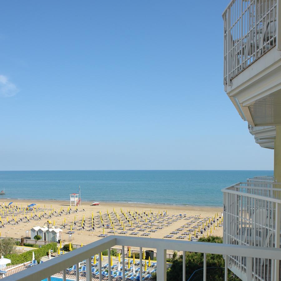 Termini Beach Hotel & Suites Лідо-ді-Єзоло Екстер'єр фото